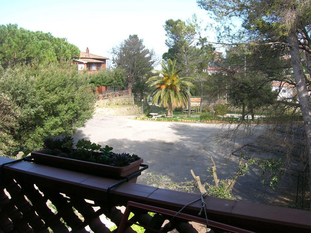 Hotel Il Poggetto Castellina Marittima Εξωτερικό φωτογραφία